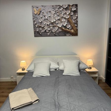 Coser Apartamenty Metro Onz Варшава Экстерьер фото